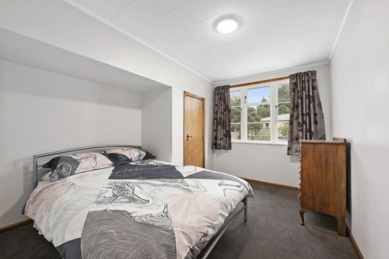 Photo of property in 52 Heretaunga Square, Silverstream, Upper Hutt, 5019