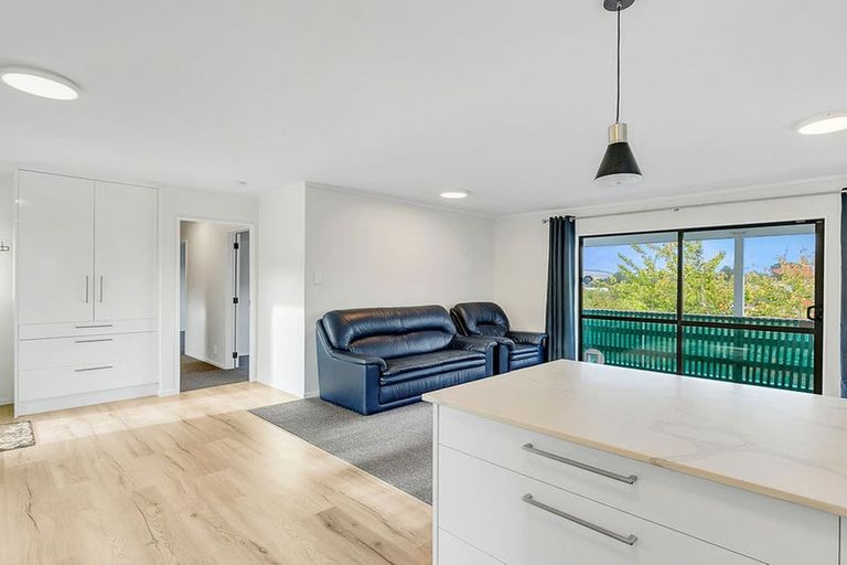 Photo of property in 17 Omapere Street, Whitby, Porirua, 5024