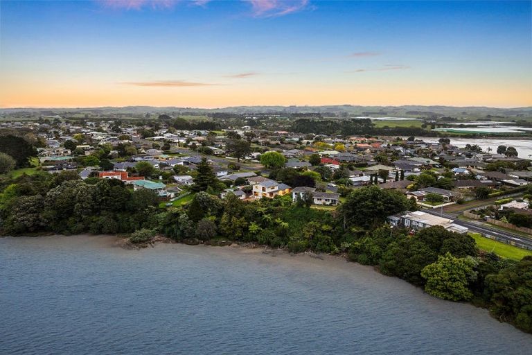 Photo of property in 111 Sandspit Road, Waiuku, 2123