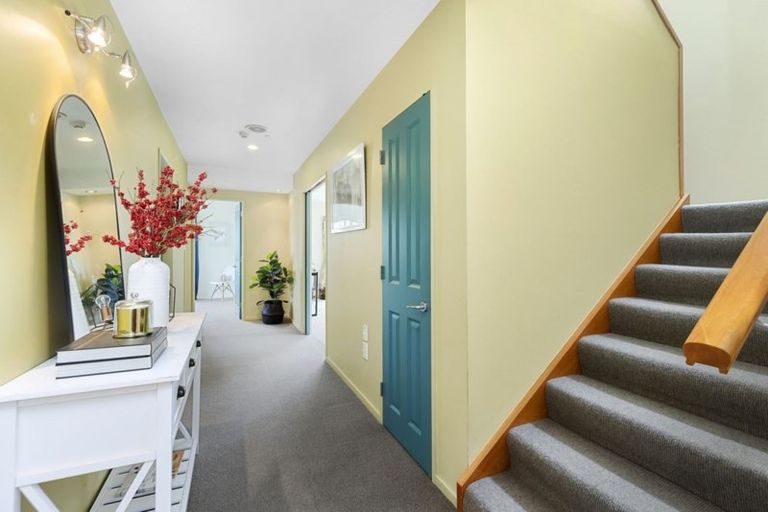 Photo of property in 16 Kilkelly Close, Tawa, Wellington, 5028