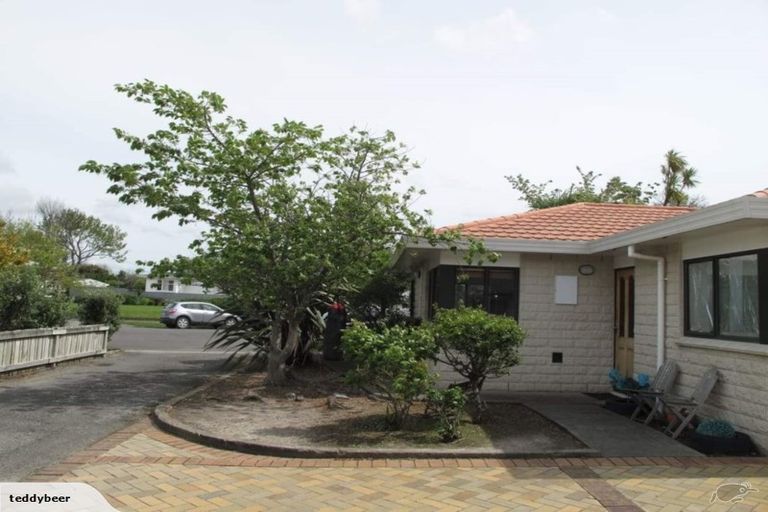 Photo of property in 15 Woburn Place, Takaro, Palmerston North, 4412