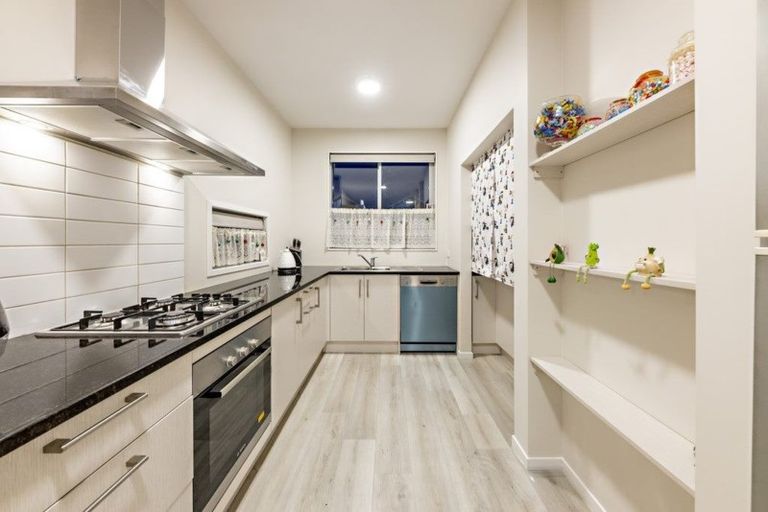 Photo of property in 12 Courage Road, Papakura, 2110