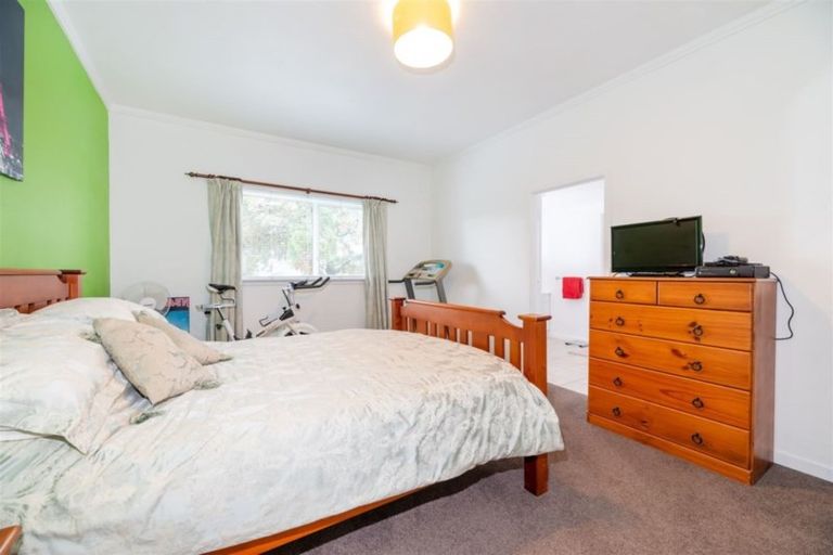 Photo of property in 60 Waimumu Road, Massey, Auckland, 0614