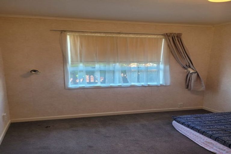 Photo of property in 15 Tiki Street, New Lynn, Auckland, 0600