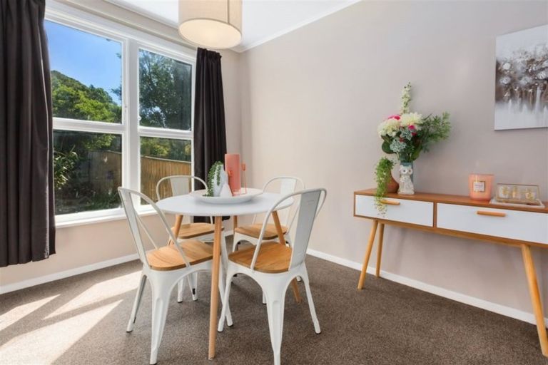 Photo of property in 2 Bedford Street, Cannons Creek, Porirua, 5024