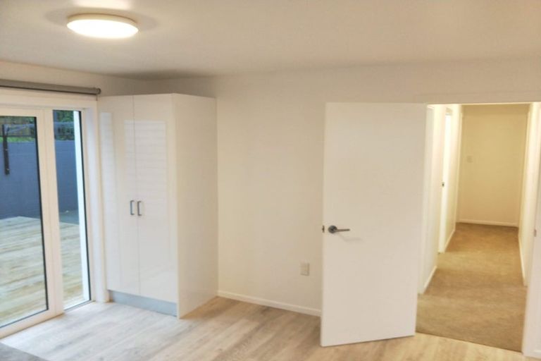 Photo of property in 32a Wade River Road, Stanmore Bay, Whangaparaoa, 0932