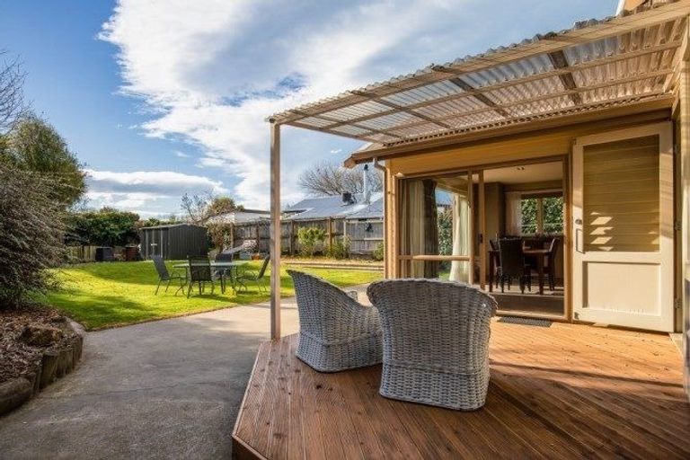 Photo of property in 48 Queens Avenue, Waikuku Beach, 7402