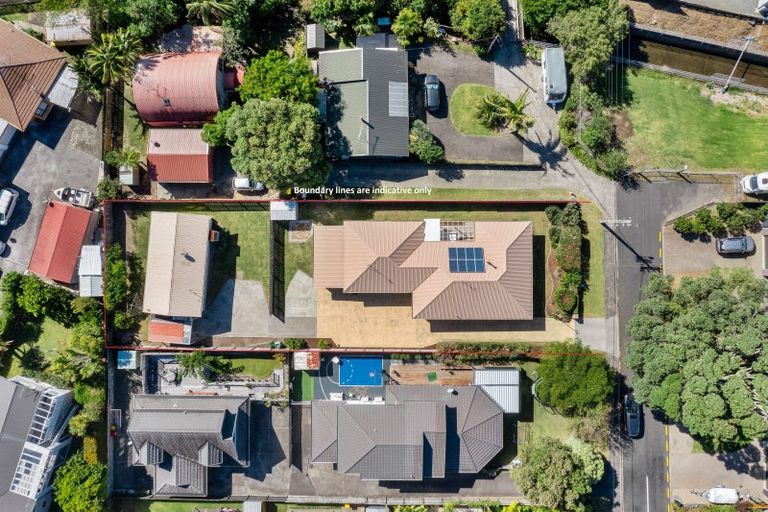 Photo of property in 14 Laurie Street, Red Beach, 0932