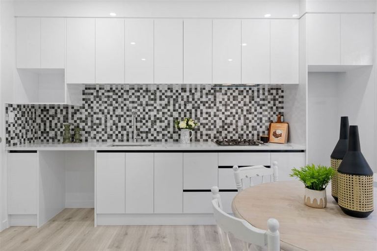 Photo of property in 16 Kilmacrennan Drive, Rosehill, Papakura, 2113