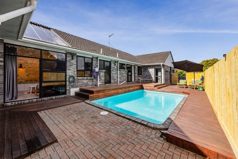 Photo of property in 168 Walter Strevens Drive, Conifer Grove, Takanini, 2112