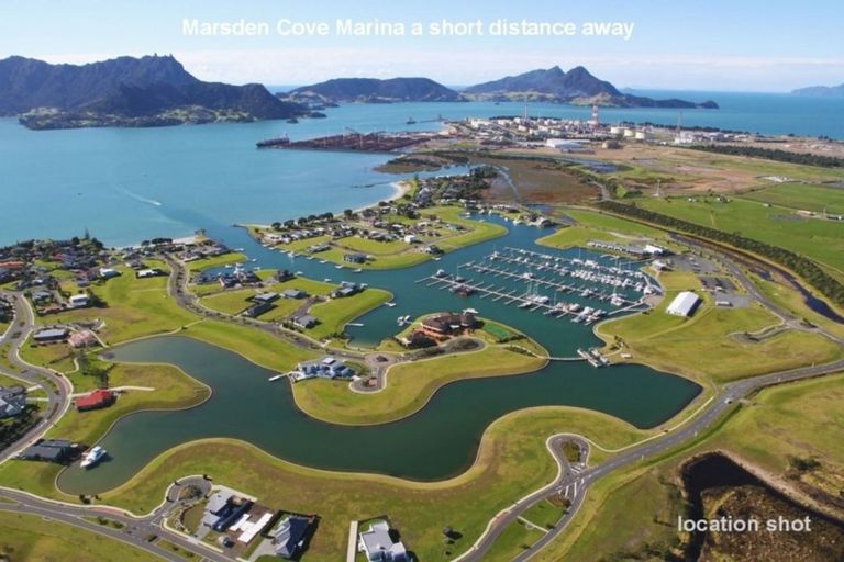 Photo of property in 70 Stace Hopper Drive, One Tree Point, 0118