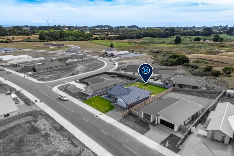 Photo of property in 168 Karuhiruhi Street, Waikanae, 5036