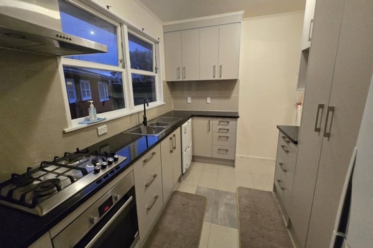 Photo of property in 48 Reeves Road, Pakuranga, Auckland, 2010