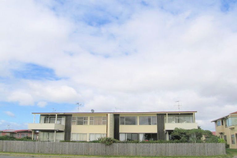 Photo of property in 18 Marine Parade, Mount Maunganui, 3116