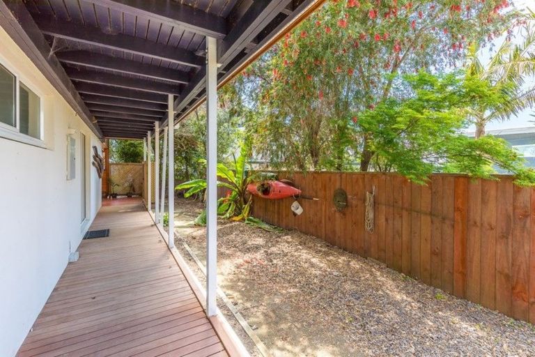 Photo of property in 2/58 Cliff Road, Torbay, Auckland, 0630