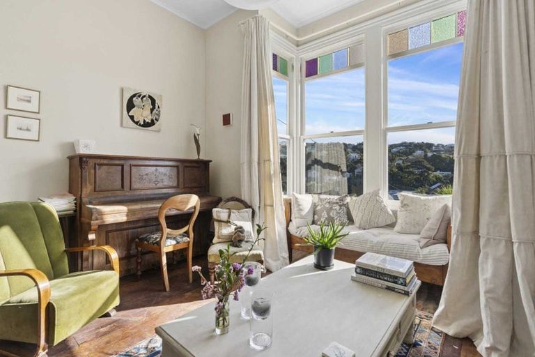 Photo of property in 55 Fairview Crescent, Kelburn, Wellington, 6012