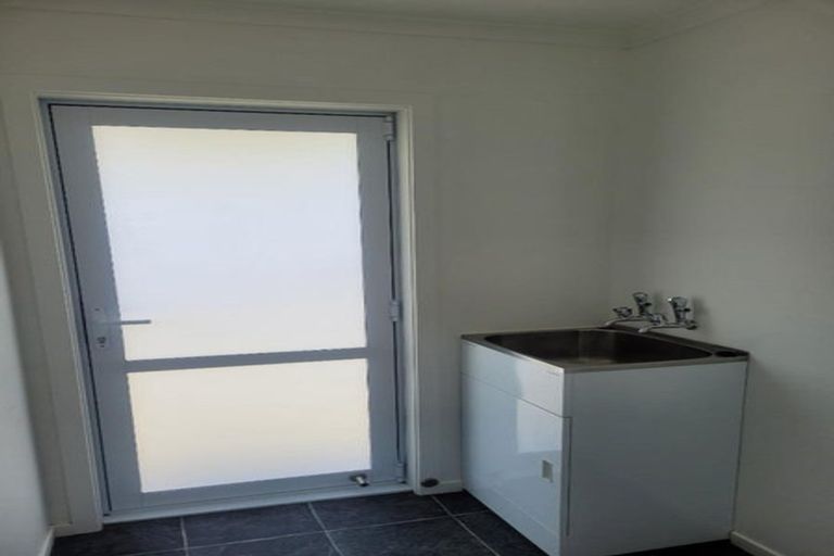 Photo of property in 8 Simons Street, Moturoa, New Plymouth, 4310