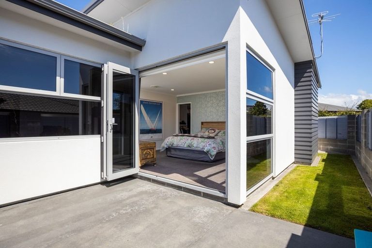 Photo of property in 13 Montrose Place, Highlands Park, New Plymouth, 4312