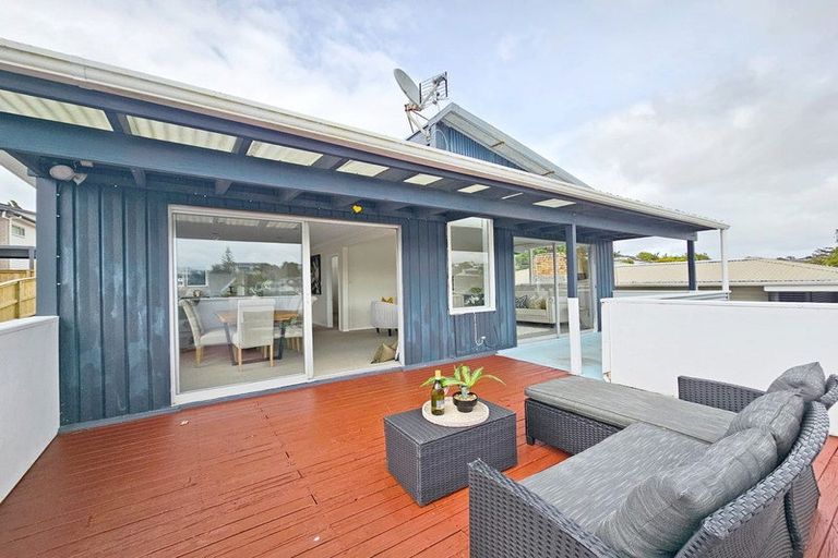 Photo of property in 1/52 Beulah Avenue, Rothesay Bay, Auckland, 0630