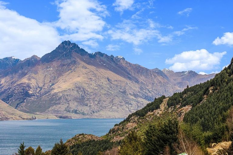 Photo of property in 9 Caples Place, Fernhill, Queenstown, 9300