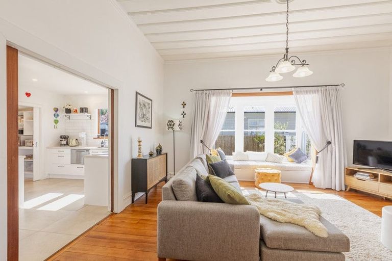 Photo of property in 10 Mcdonald Street, Napier South, Napier, 4110