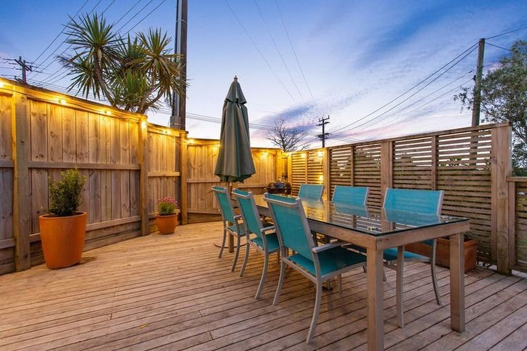 Photo of property in 1/49 Verran Road, Birkenhead, Auckland, 0626