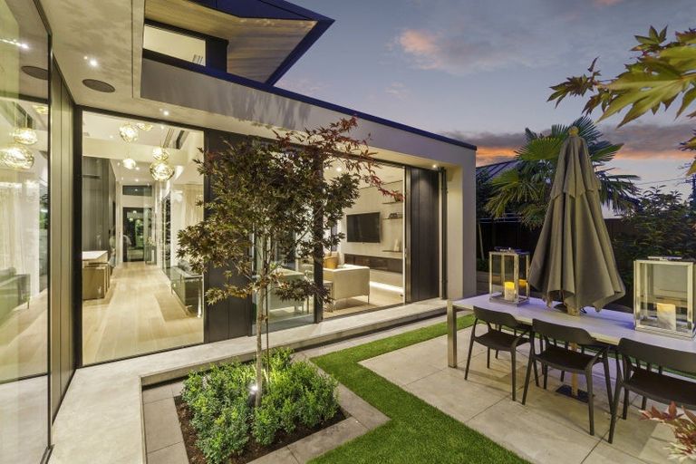 Photo of property in 32 Queens Avenue, Merivale, Christchurch, 8014