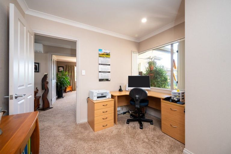 Photo of property in 16 Delta Mews Place, Clive, 4102