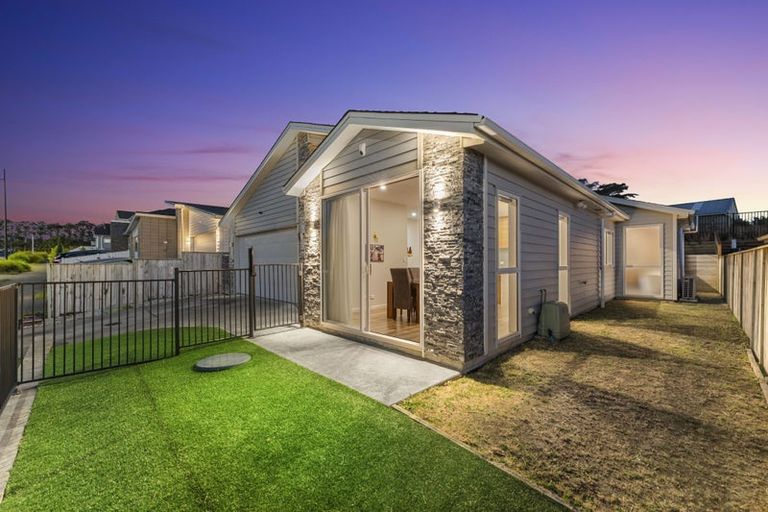 Photo of property in 10 Barrique Road, Kumeu, 0810