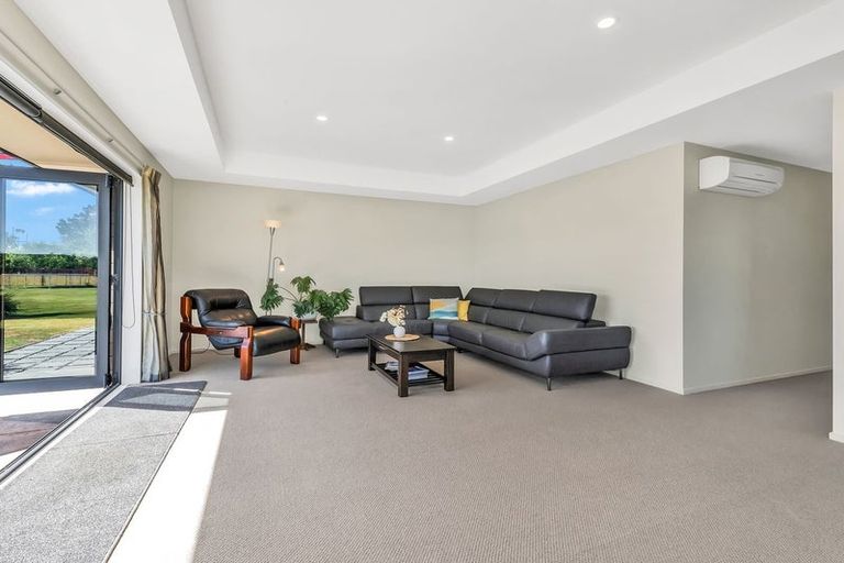 Photo of property in 9 Thorndon Close, Kirwee, Darfield, 7571