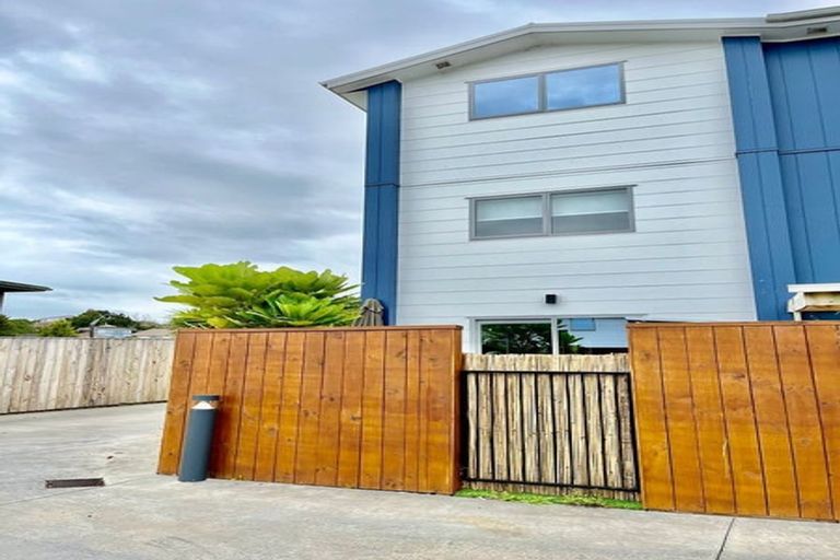 Photo of property in 1/42 Kaikoura Street, Henderson, Auckland, 0612