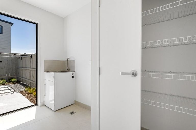 Photo of property in 12 George Cole Lane, Takanini, 2112