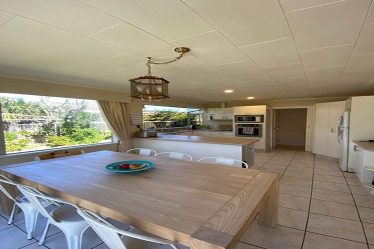 Photo of property in 10 Kingswood Grove, Raumati Beach, Paraparaumu, 5032