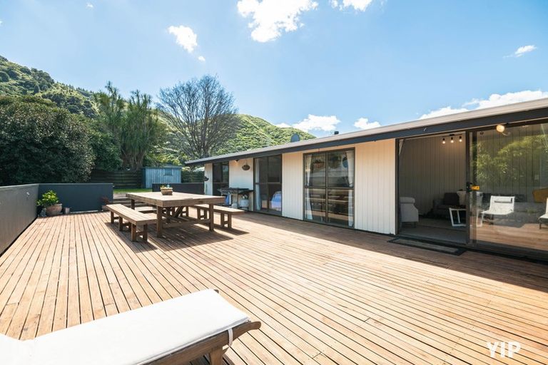 Photo of property in 158 California Drive, Totara Park, Upper Hutt, 5018