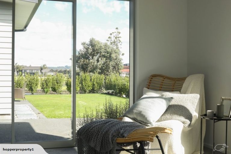 Photo of property in 6 Poaka Place, One Tree Point, 0118