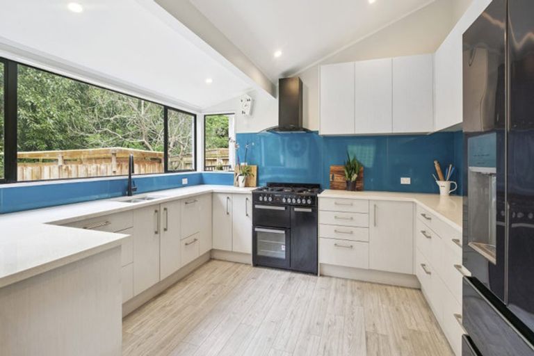 Photo of property in 2 Cowan Bay Road, Pohuehue, Warkworth, 0983