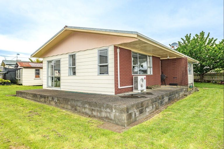 Photo of property in 40 Brassey Street, Waverley, 4510