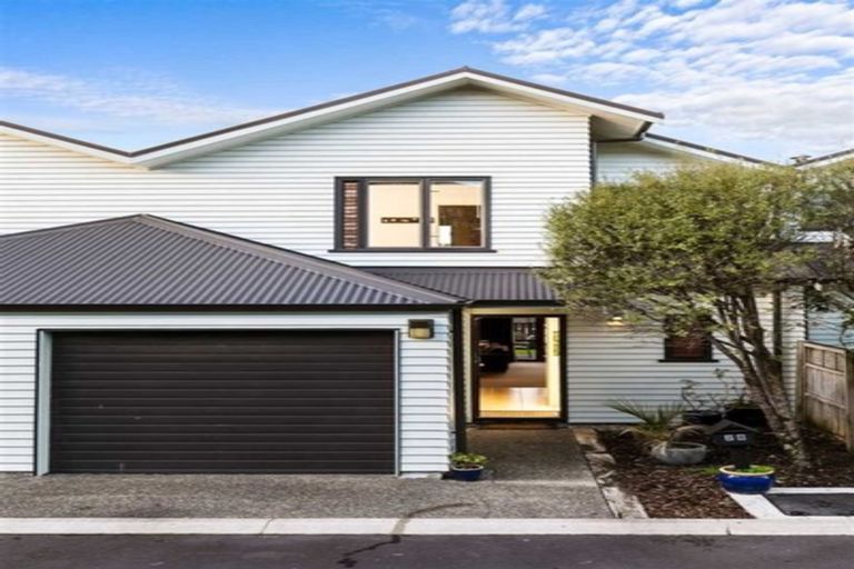 Photo of property in 28/11 The Avenue, Albany, Auckland, 0632