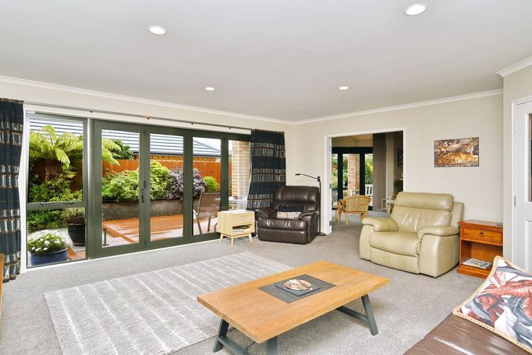 Photo of property in 12 Belgrove Place, Parklands, Christchurch, 8083