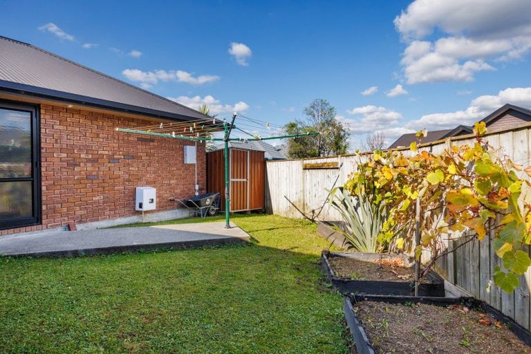 Photo of property in 15 Orlando Way, Kelvin Grove, Palmerston North, 4414