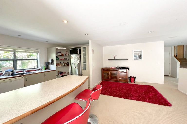 Photo of property in 10a Zion Road, Birkenhead, Auckland, 0626