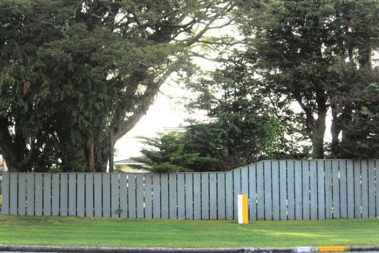 Photo of property in 111 Koutu Road, Kawaha Point, Rotorua, 3010