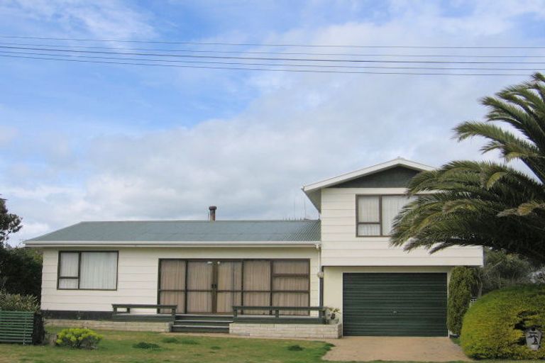 Photo of property in 13 Kent Terrace, Foxton Beach, Foxton, 4815