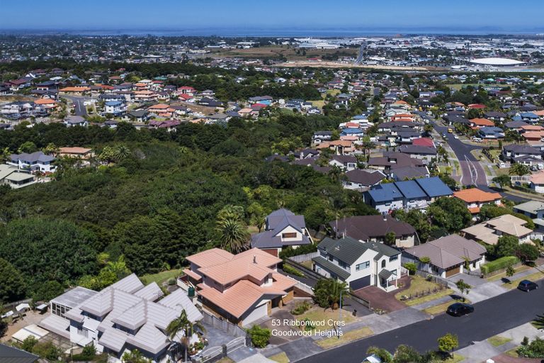 Photo of property in 53 Ribbonwood Crescent, Goodwood Heights, Auckland, 2105