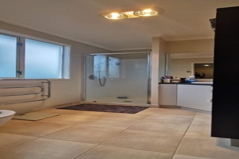 Photo of property in 19 Middlefield Drive, East Tamaki Heights, Auckland, 2016