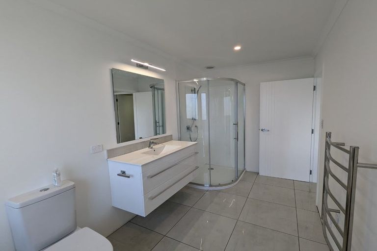 Photo of property in 44 Albatross Close, Whitby, Porirua, 5024