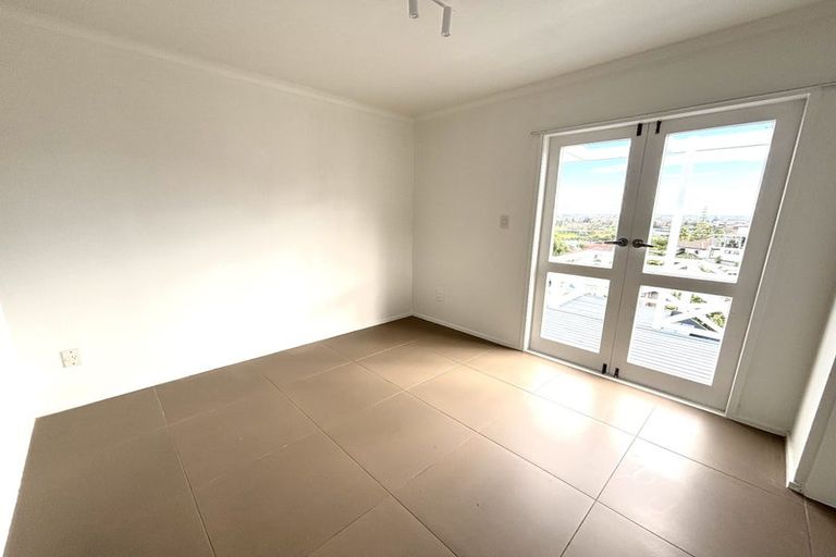 Photo of property in 1/13 Gwenand Place, Botany Downs, Auckland, 2010