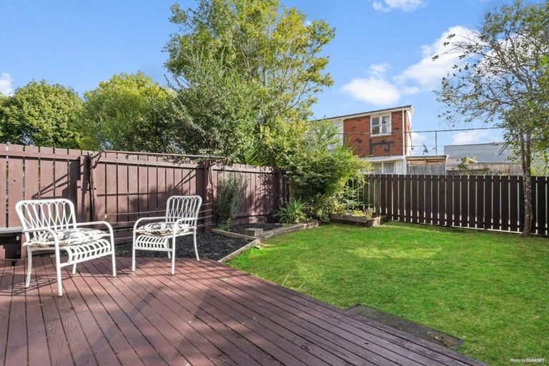 Photo of property in 4/351 West Coast Road, Glen Eden, Auckland, 0602