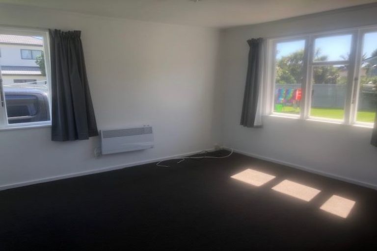 Photo of property in 9 Kotuku Street, Te Atatu Peninsula, Auckland, 0610