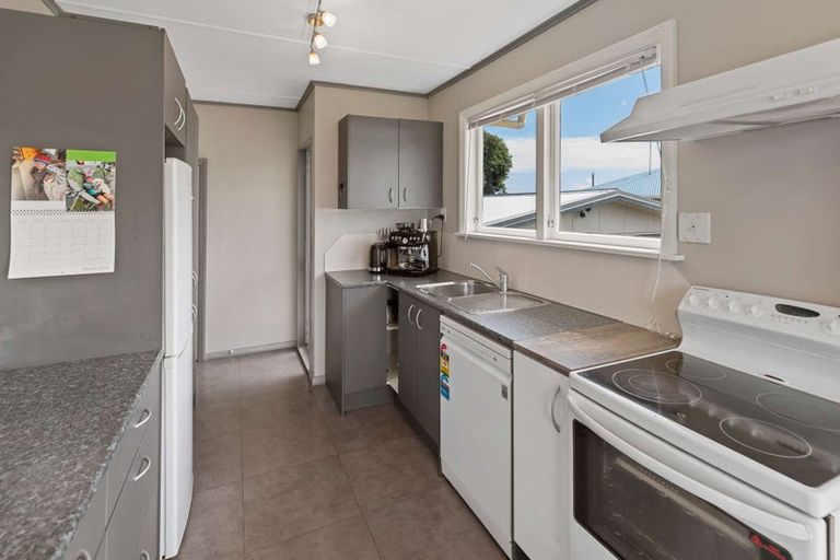 Photo of property in 3 Glenn Street, Castlecliff, Whanganui, 4501